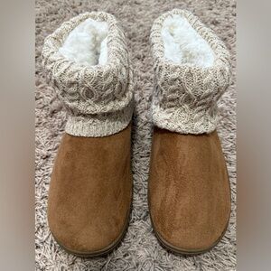 MUK LUKS Women's Tan Cable Knit Slipper Booties Size: L (9-10)
